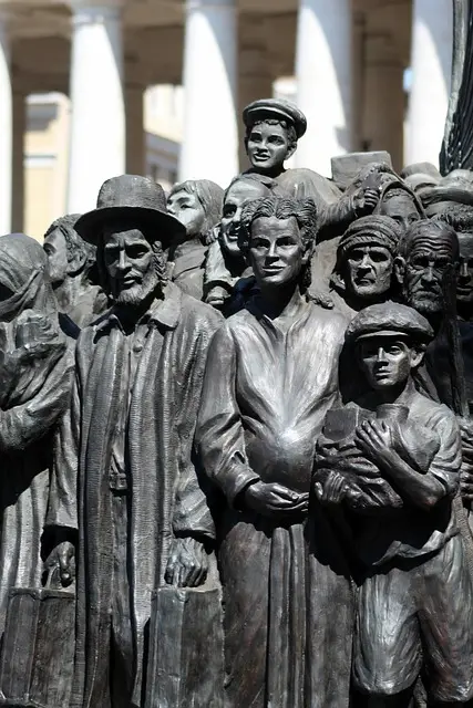 Statues de foule en bronze